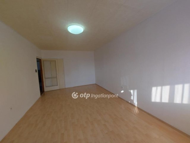 Eladó panellakás, Pécsett 39.9 M Ft, 2 szobás