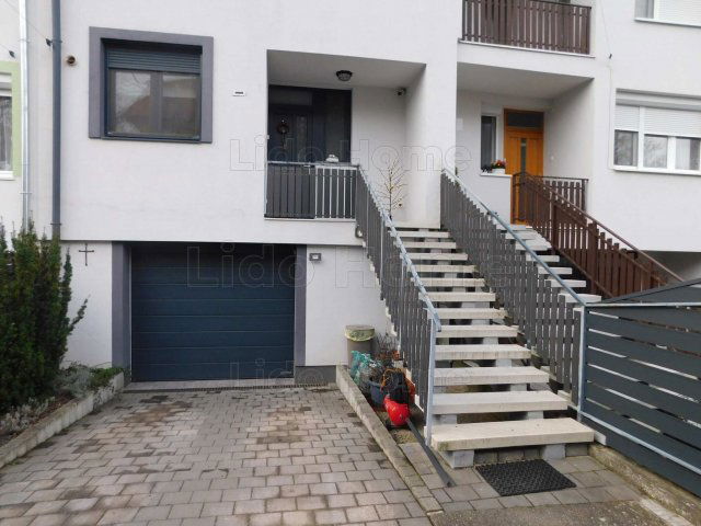 Eladó sorház, Hévízen 152 M Ft, 7 szobás / költözzbe.hu