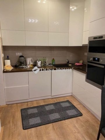 Eladó téglalakás, Debrecenben 108 M Ft, 4 szobás