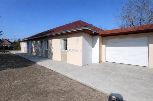 Eladó családi ház, Ceglédbercelen 80 M Ft, 7 szobás