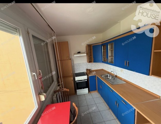 Eladó panellakás, Szekszárdon 38.1 M Ft, 3 szobás