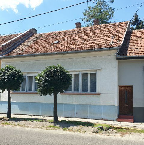 Eladó családi ház, Cegléden 53.9 M Ft, 3 szobás