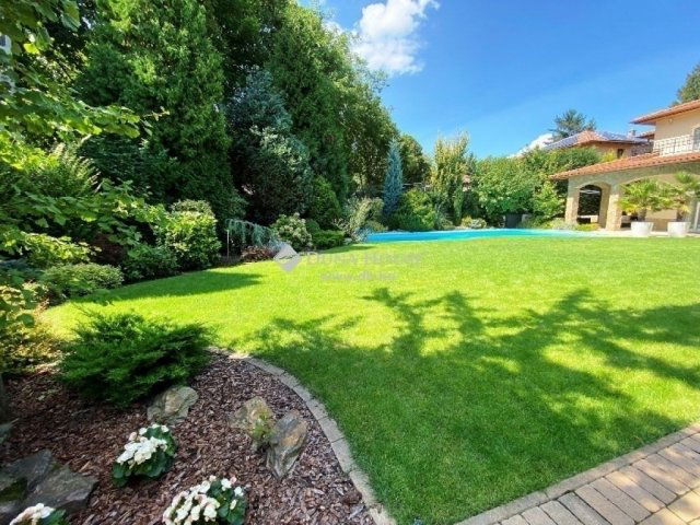 Eladó családi ház, Gödön 320 M Ft, 7 szobás