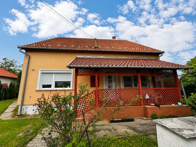 Eladó családi ház, Tökölön 110 M Ft, 2 szobás