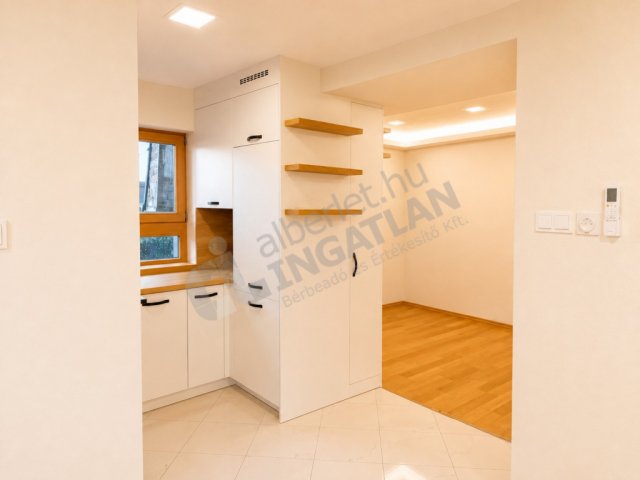 Kiadó téglalakás, albérlet, Budapesten, V. kerületben, 3 szobás