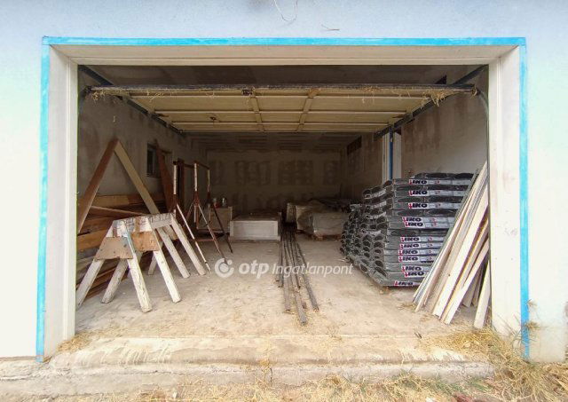 Eladó családi ház, Balatonbogláron 150 M Ft, 7 szobás