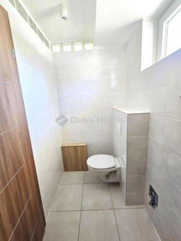 Eladó ikerház, Pécsett 134.9 M Ft, 4 szobás