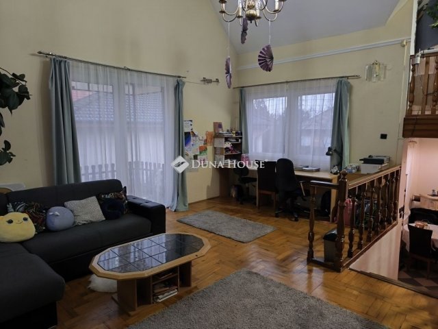 Eladó családi ház, Dunaharasztin 139 M Ft, 5 szobás