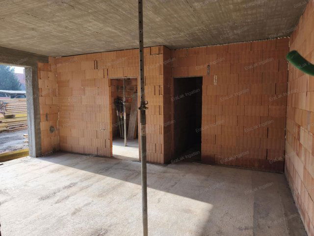 Eladó téglalakás, Jánossomorján 51.839 M Ft, 2 szobás