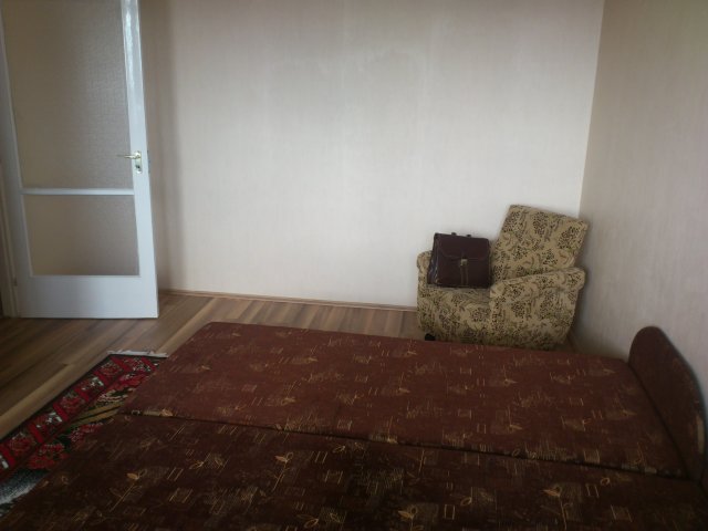 Kiadó panellakás, albérlet, Debrecenben 100 E Ft / hó, 3 szobás