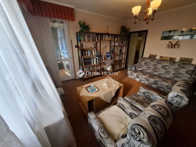 Eladó téglalakás, Kiskunfélegyházán 31 M Ft, 3 szobás