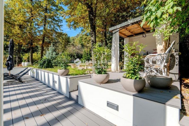 Eladó nyaraló, Pilisszentkereszten 693 M Ft, 6 szobás