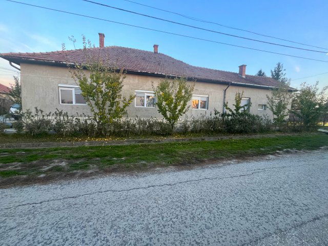 Eladó családi ház, Szegváron 34 M Ft, 4+1 szobás