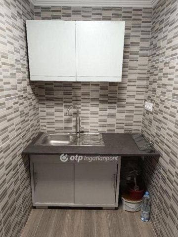 Eladó üzlethelyiség, Budapesten, XI. kerületben 84.9 M Ft