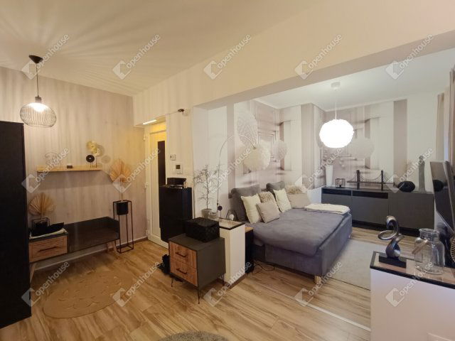 Eladó téglalakás, Sopronban 74.999 M Ft, 2 szobás