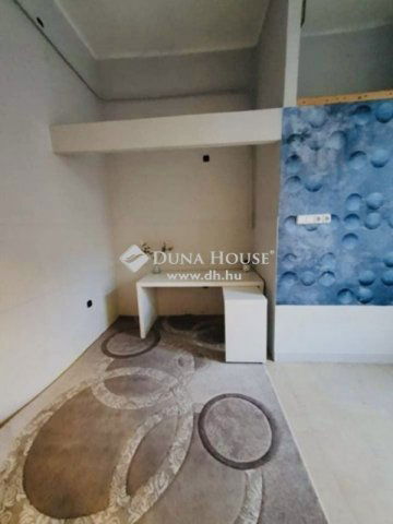 Eladó téglalakás, Pécsett 52.5 M Ft, 2 szobás