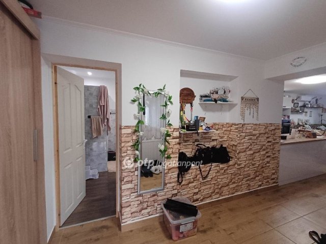Eladó családi ház, Pusztaszabolcson 66.9 M Ft, 1+3 szobás