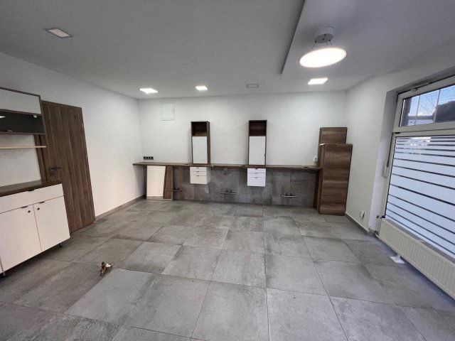 Kiadó üzlethelyiség, Nyíregyházán 180 E Ft / hó, 1 szobás