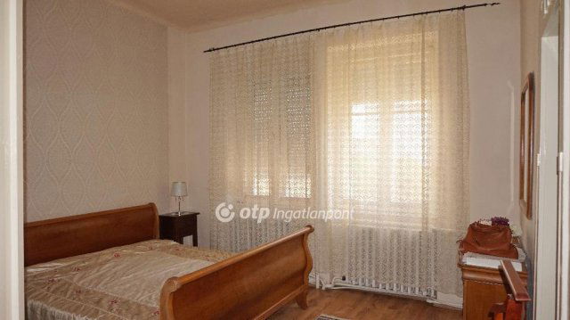 Eladó sorház, Gyöngyösön 60 M Ft, 2 szobás