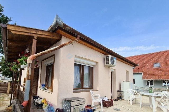 Eladó családi ház, Tóalmáson 49.99 M Ft, 3 szobás