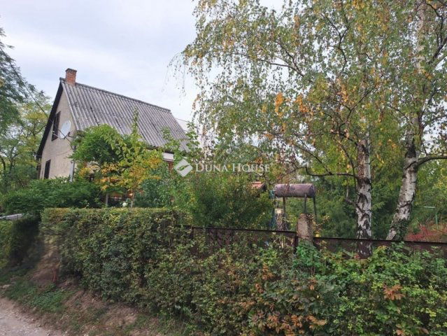 Eladó nyaraló, Neszmélyen 36.9 M Ft, 3 szobás