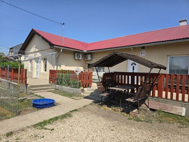 Eladó családi ház, Ercsiben 49.9 M Ft, 4+2 szobás