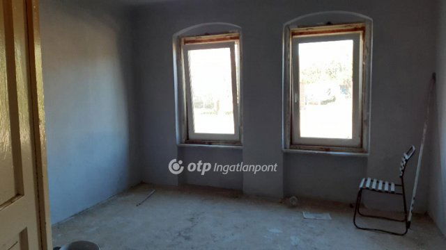Eladó családi ház, Tésenyen 8.5 M Ft, 2 szobás