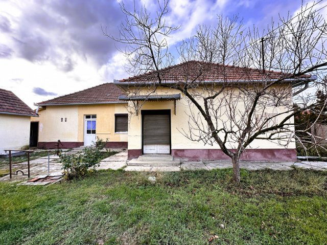 Eladó családi ház, Sarkadon 10.25 M Ft, 2 szobás