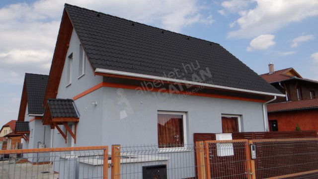 Kiadó sorház, albérlet, Üllőn 310 E Ft / hó, 2 szobás