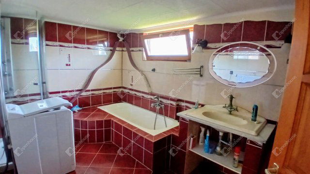 Eladó családi ház, Nován 29.5 M Ft, 2 szobás