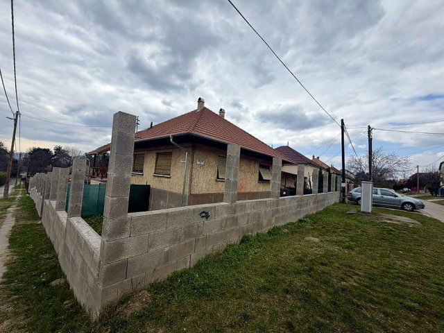 Eladó családi ház, Vácon 120 M Ft, 5 szobás