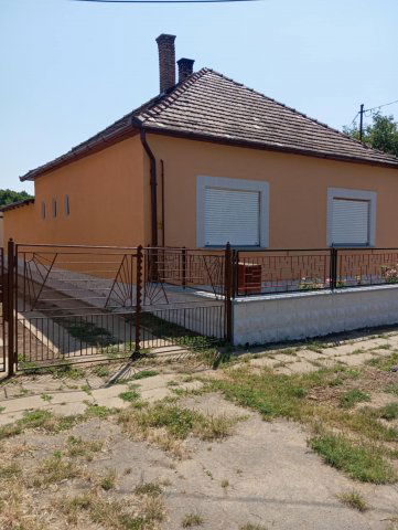 Eladó családi ház, Dombóváron 20.5 M Ft, 2 szobás