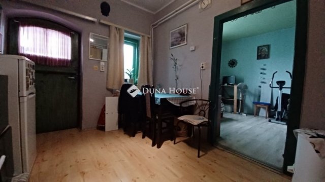 Eladó ikerház, Balatonfüreden 67.9 M Ft, 3 szobás