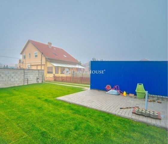 Eladó ikerház, Kistarcsán 99 M Ft, 5 szobás