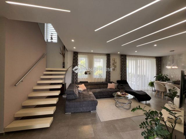 Eladó családi ház, Nyíregyházán 199.9 M Ft, 6 szobás