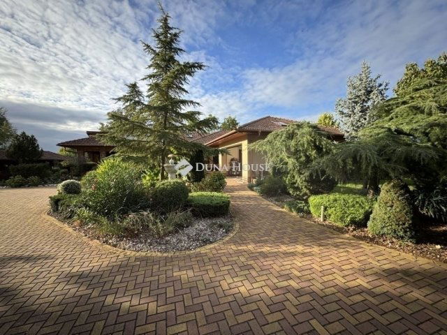 Eladó családi ház, Kecskeméten 450 M Ft, 4 szobás