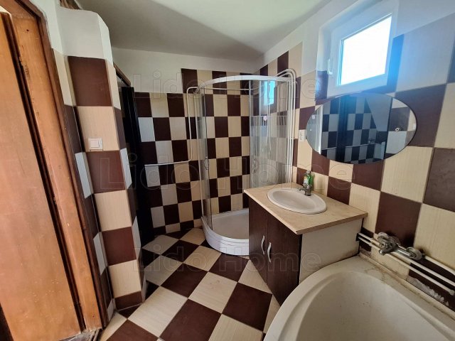 Eladó családi ház, Kisbajomon 7.99 M Ft, 2+1 szobás