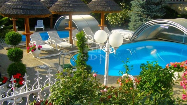 Eladó hotel, Keszthelyen 246.391 M Ft, 14 szobás