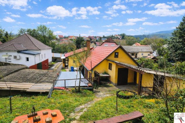 Eladó családi ház, Pécsett 51.5 M Ft, 2+1 szobás