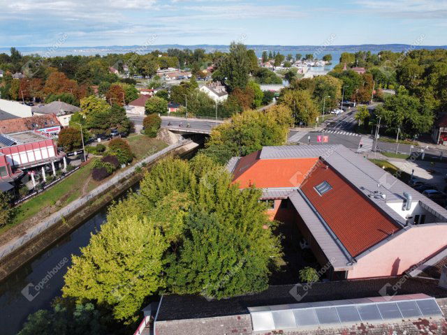 Eladó üzlethelyiség, Siófokon 129.9 M Ft, 5 szobás