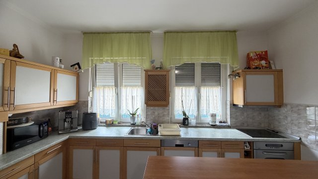 Eladó családi ház, Baján 72 M Ft, 3 szobás