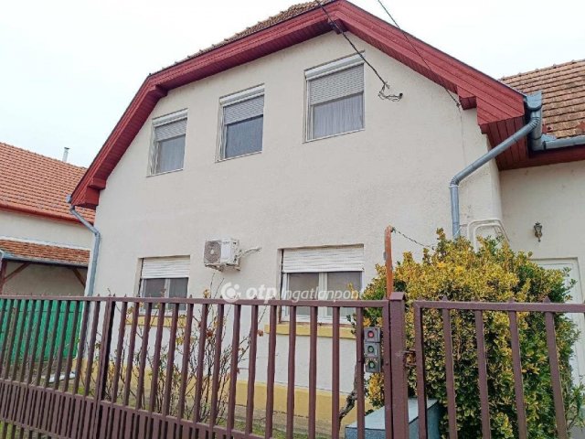 Eladó téglalakás, Szigethalmon 82.9 M Ft, 2+2 szobás