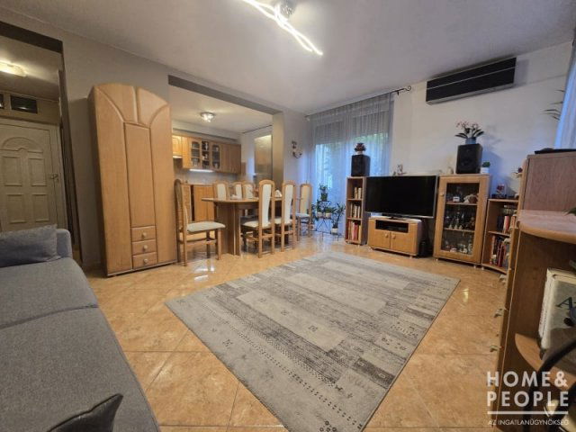 Eladó téglalakás, Szegeden 83 M Ft, 2+1 szobás