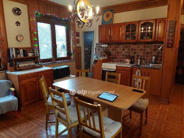 Eladó családi ház, Bakonyszentlászlón 75 M Ft, 4 szobás