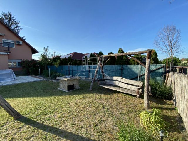 Eladó családi ház, Szigethalmon 94.9 M Ft, 6 szobás