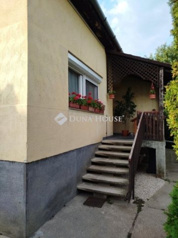 Eladó családi ház, Kápolnásnyéken 125 M Ft, 6 szobás