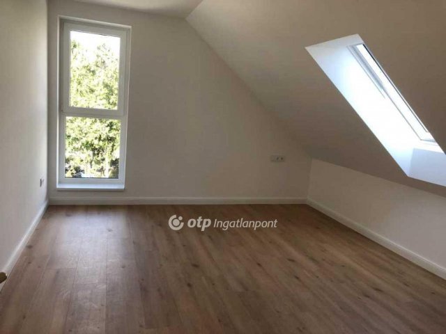 Eladó ikerház, Pannonhalmán 149 M Ft, 5 szobás