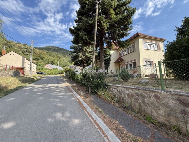 Eladó családi ház, Hosszúhetényen 69.9 M Ft, 6 szobás