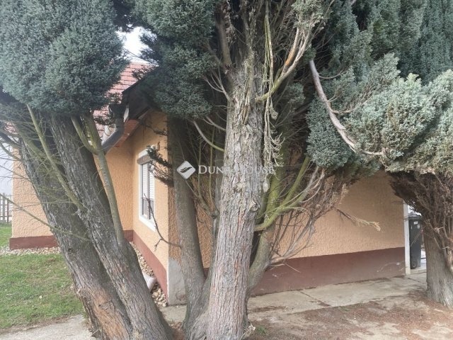 Eladó családi ház, Nádasdon 29.9 M Ft, 3 szobás