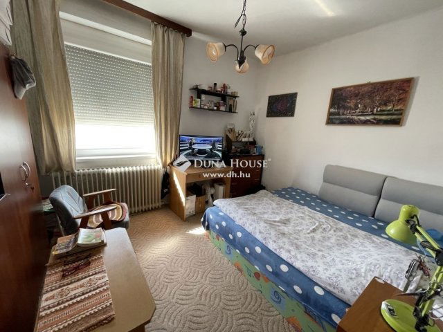 Eladó panellakás, Nyergesújfaluban 33.9 M Ft, 2 szobás